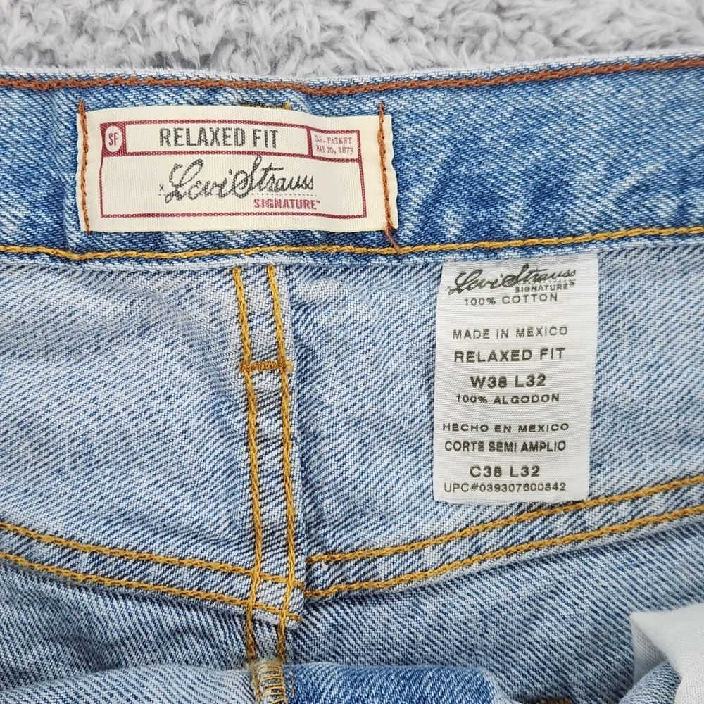 Levi Strauss Signature Jeans Mens 38x32 Light Wash Blue Relaxed Fit Denim Pants